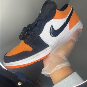 Air Jordan 1 lows “Shatterbackboards”